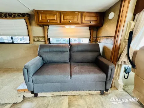 2013 Thor Daybreak 32HD RV Photo 2