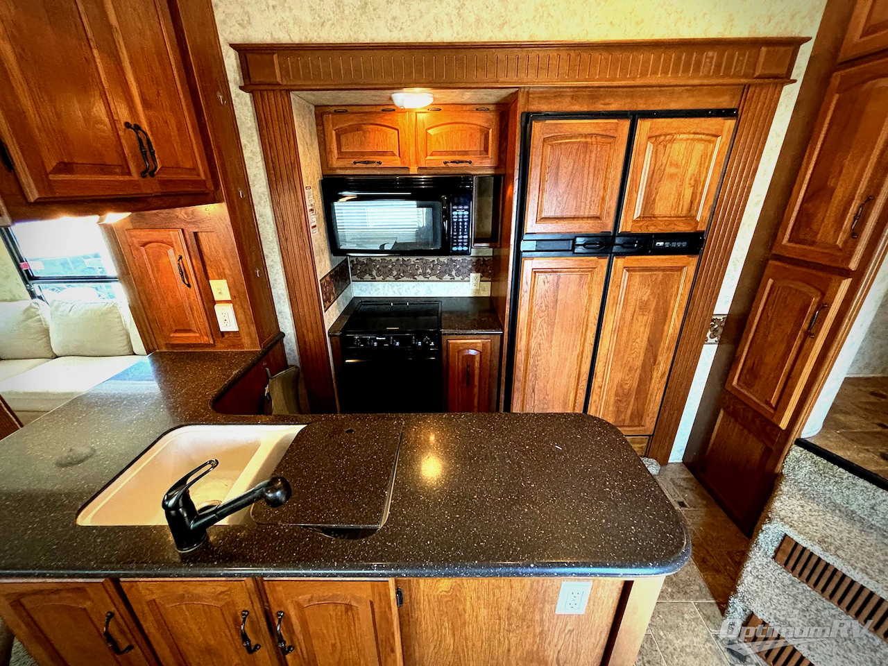 2011 Keystone Montana 3665 RE Photo 8