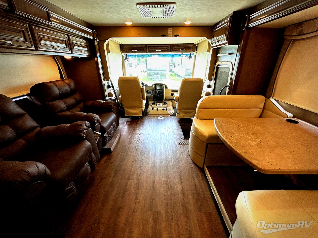 2017 Thor Challenger 37YT Photo 4