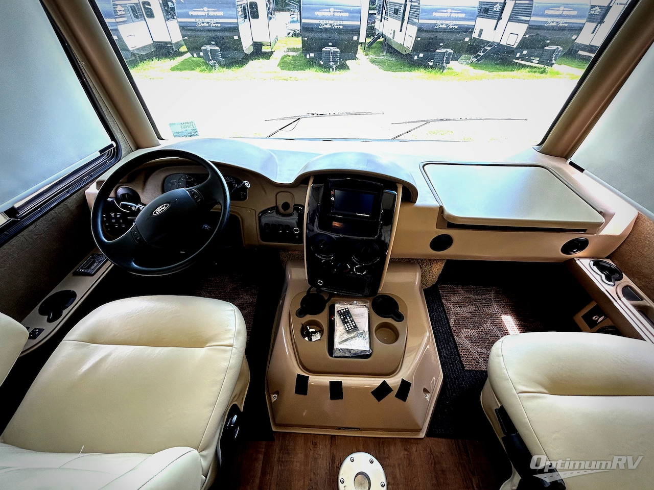 2017 Thor Challenger 37YT Photo 7