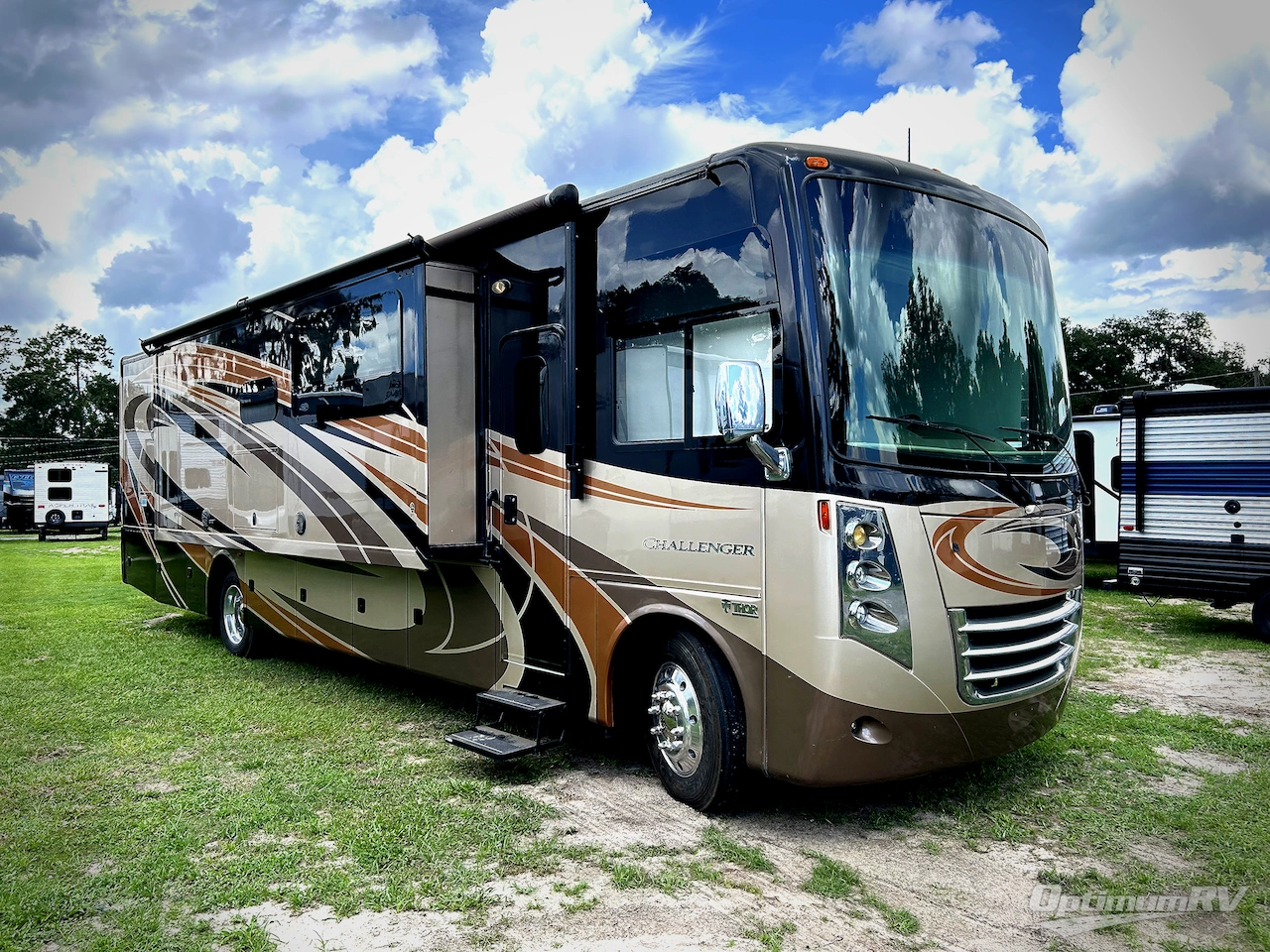 2017 Thor Challenger 37YT Photo 1