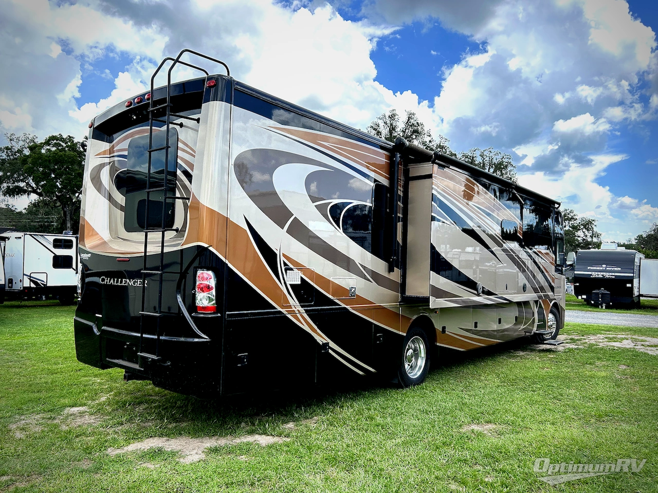 2017 Thor Challenger 37YT Photo 2