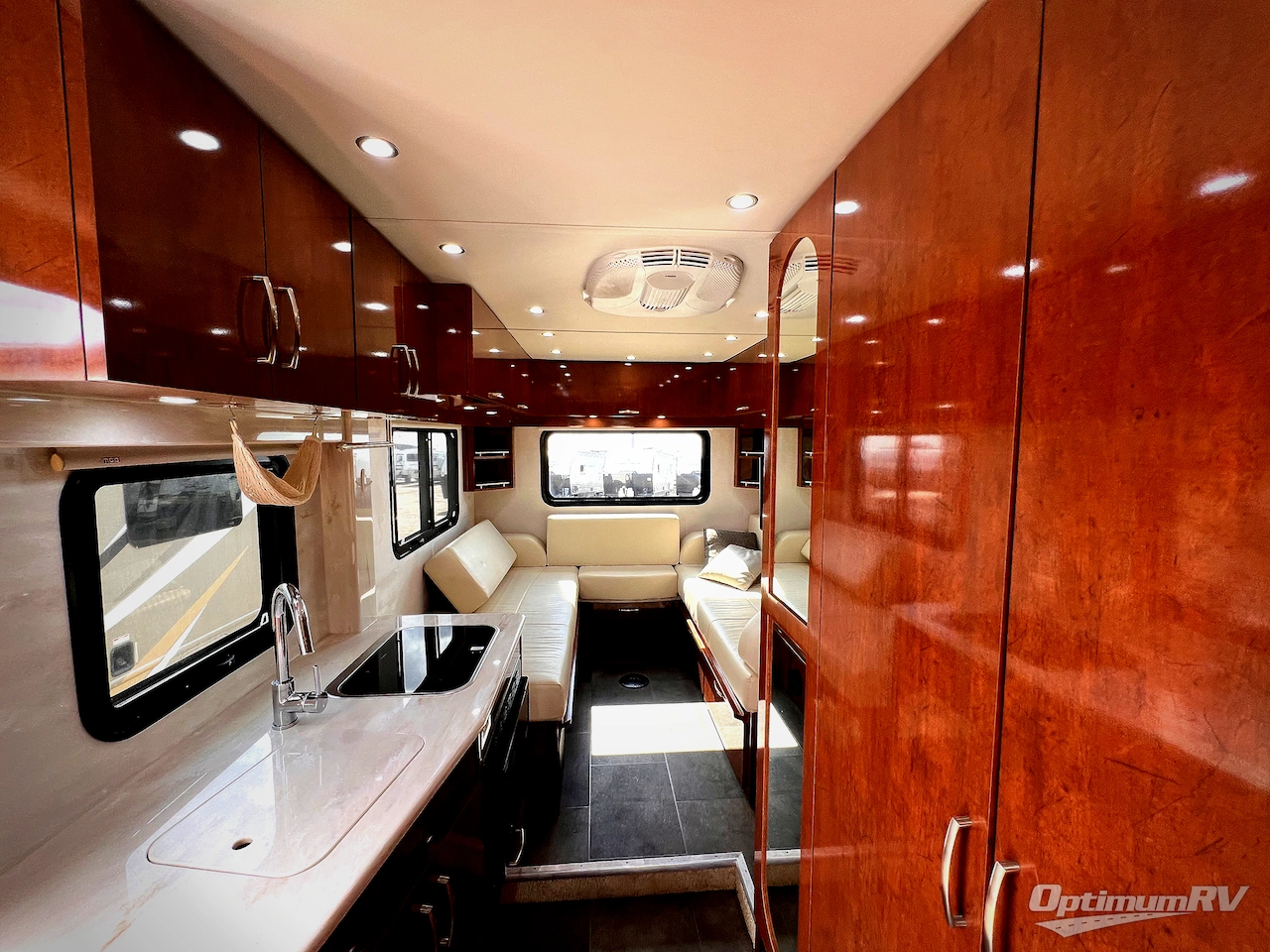 2018 Pleasure-Way Plateau XLTD Std. Model Photo 4