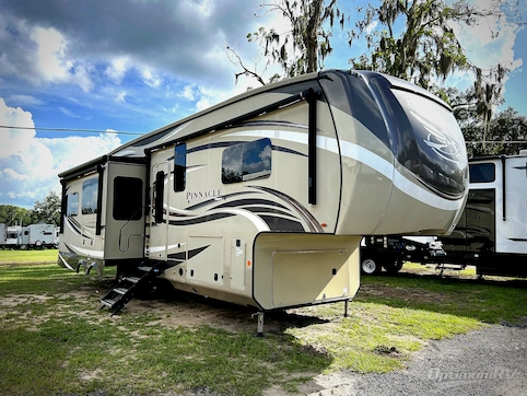 Used 2019 Jayco Pinnacle 32RLTS Featured Photo