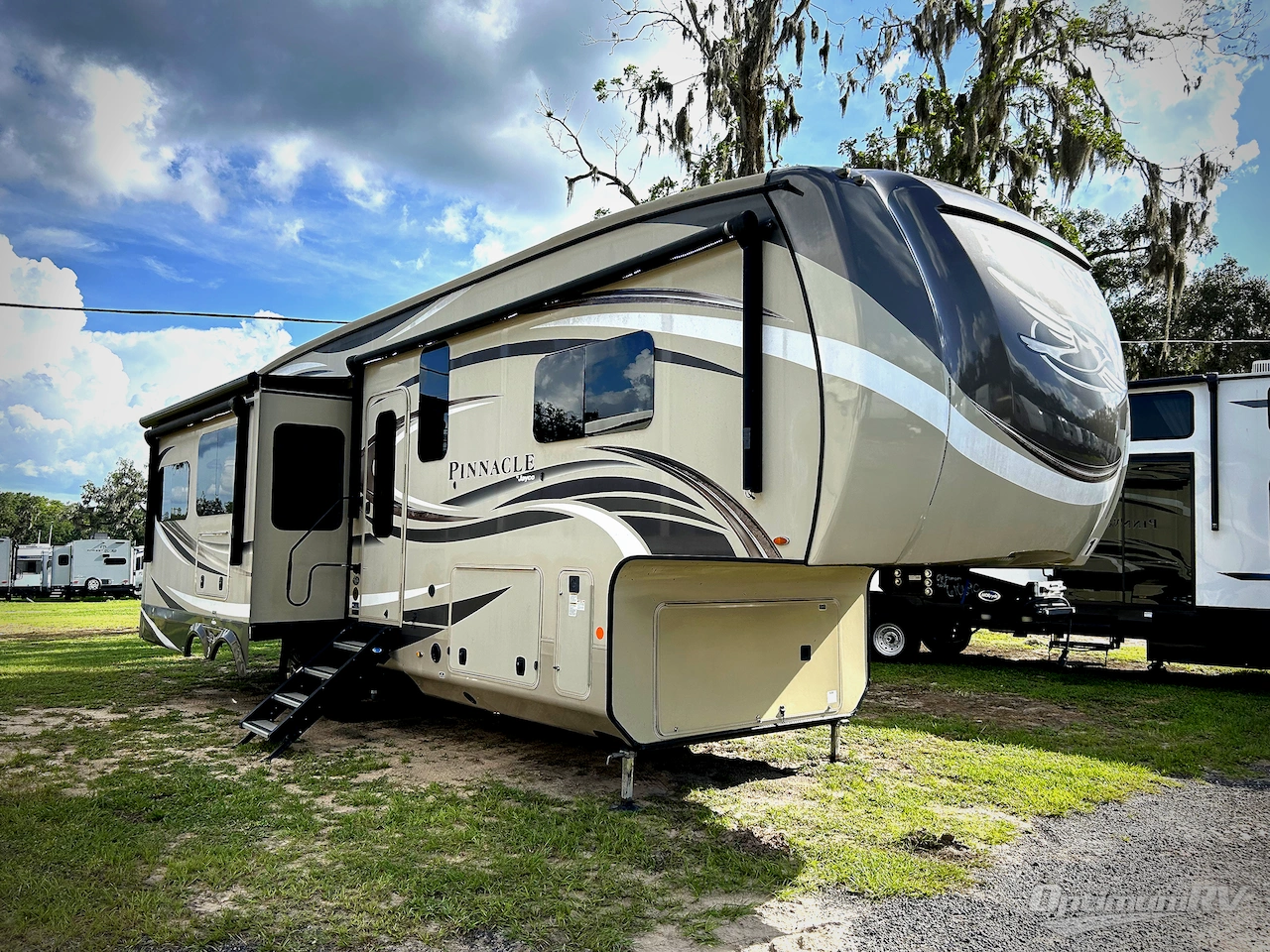 2019 Jayco Pinnacle 32RLTS Photo 1
