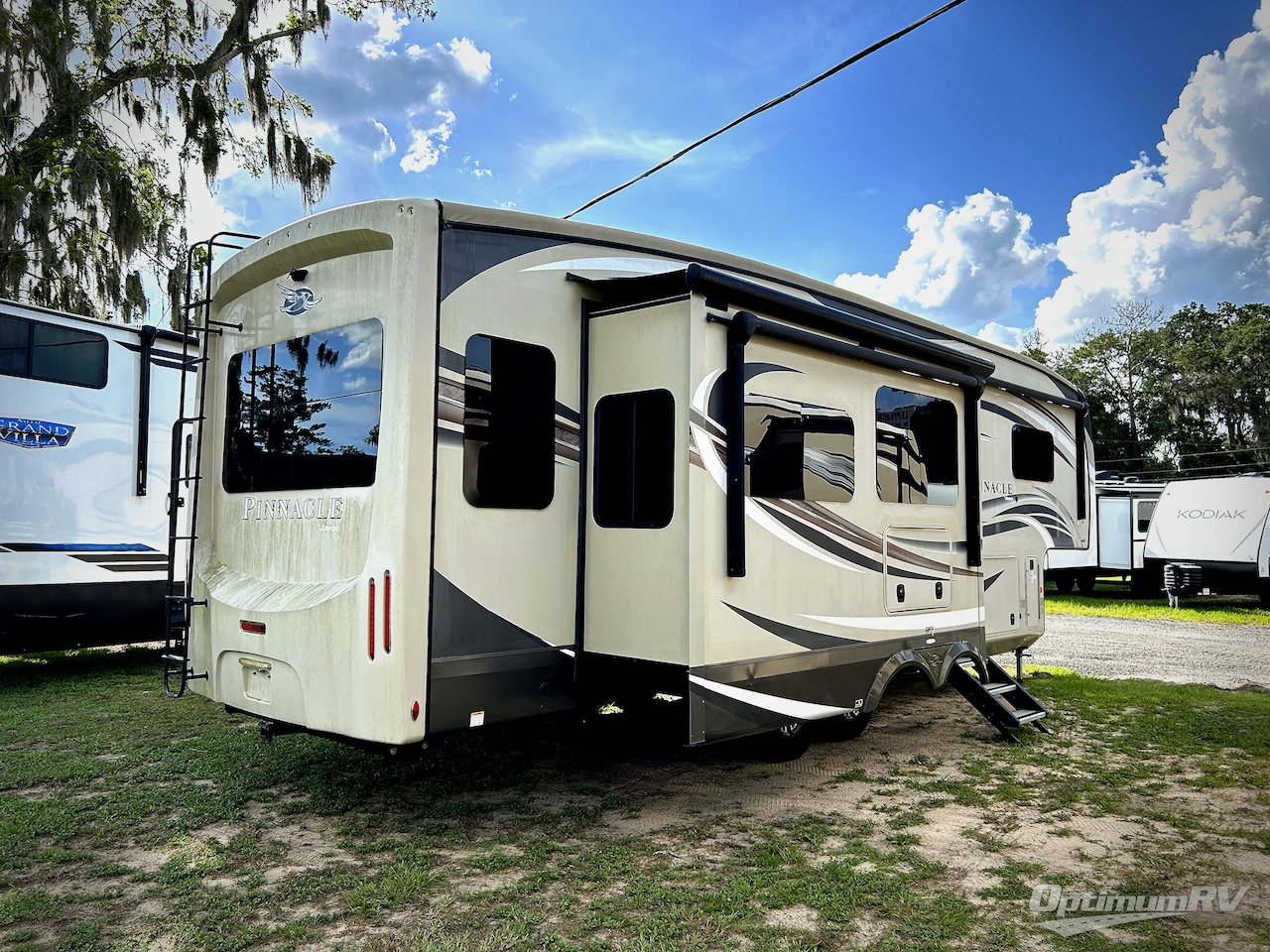2019 Jayco Pinnacle 32RLTS Photo 2