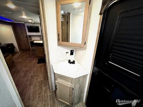 2021 Forest River Cherokee Alpha Wolf 26DBH-L RV Photo 4