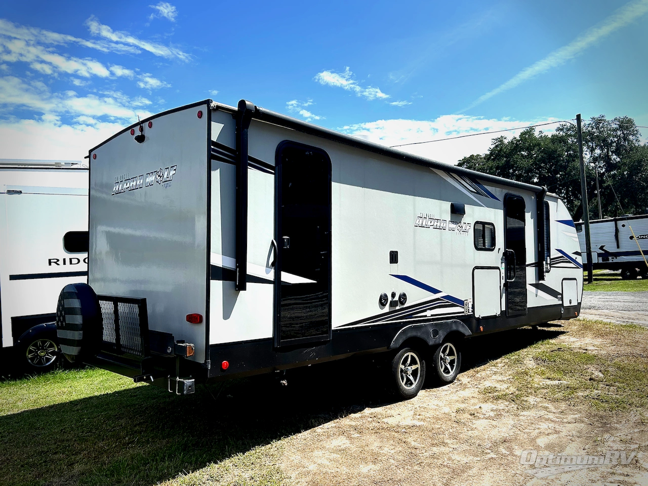 2021 Forest River Cherokee Alpha Wolf 26DBH-L Photo 2