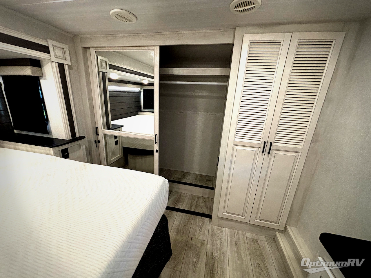 2023 East To West Ahara 365RL Photo 10