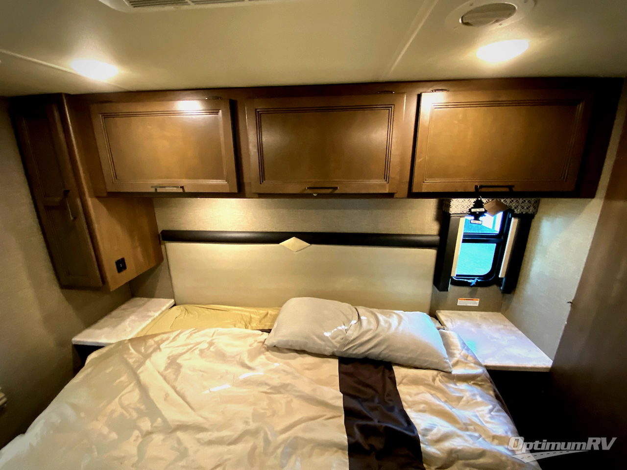 2021 Thor Hurricane 34R Photo 15