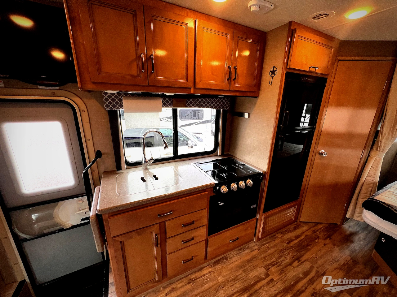2020 Thor Quantum Sprinter KM24 Photo 8