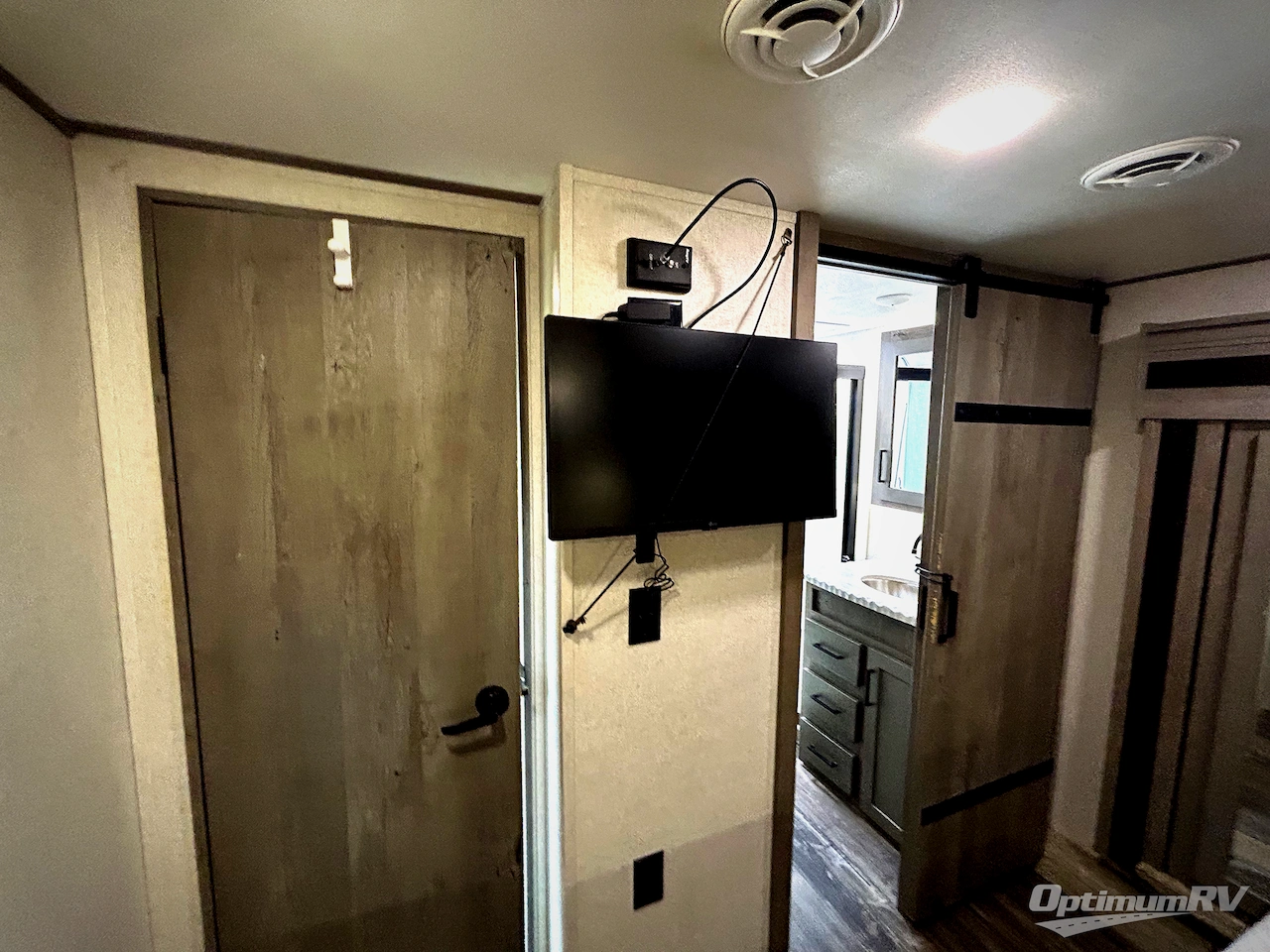 2021 Keystone Raptor 429 Photo 8