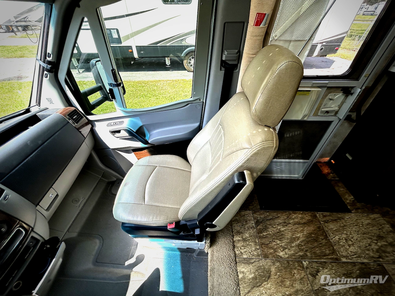 2012 Winnebago View Profile 24G Photo 9
