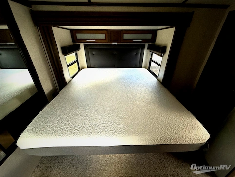 2020 Keystone Cougar Half-Ton 29FKD RV Photo 3