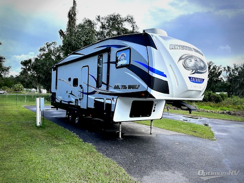 Used 2018 Forest River Cherokee Arctic Wolf 305ML6 Featured Photo