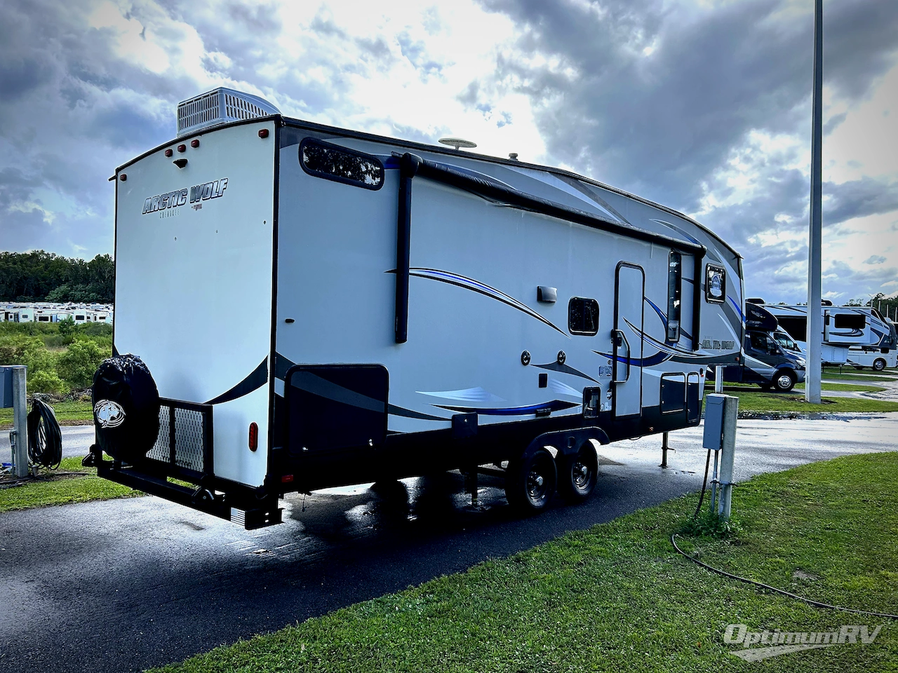 2018 Forest River Cherokee Arctic Wolf 305ML6 Photo 2