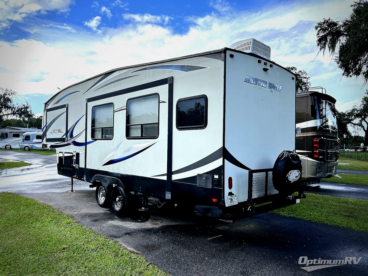 2018 Forest River Cherokee Arctic Wolf 305ML6 Photo 3