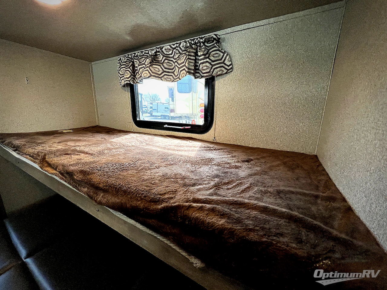 2019 Keystone Sprinter Campfire Edition 33BH Photo 19