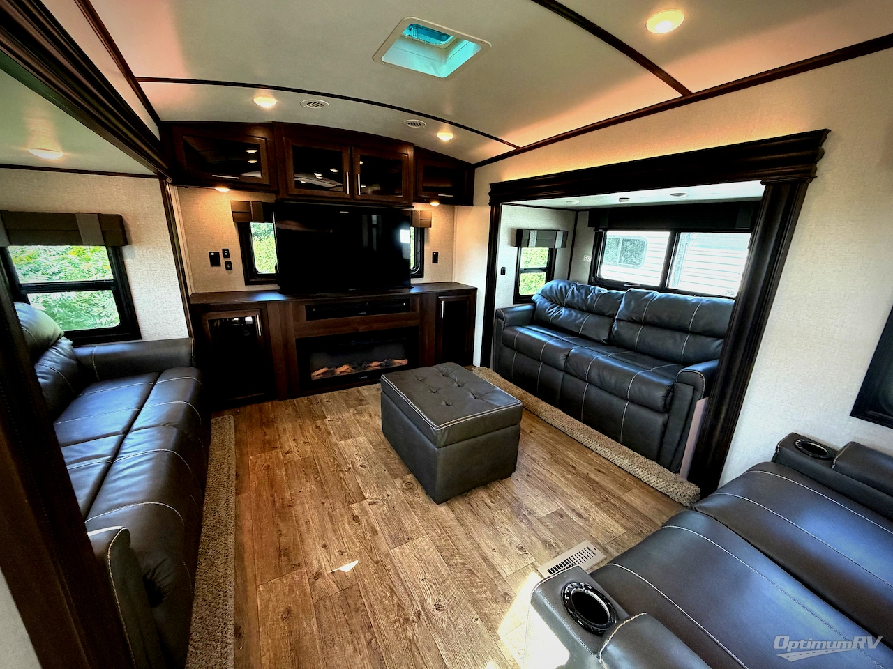 2019 Jayco North Point 387RDFS Photo 11