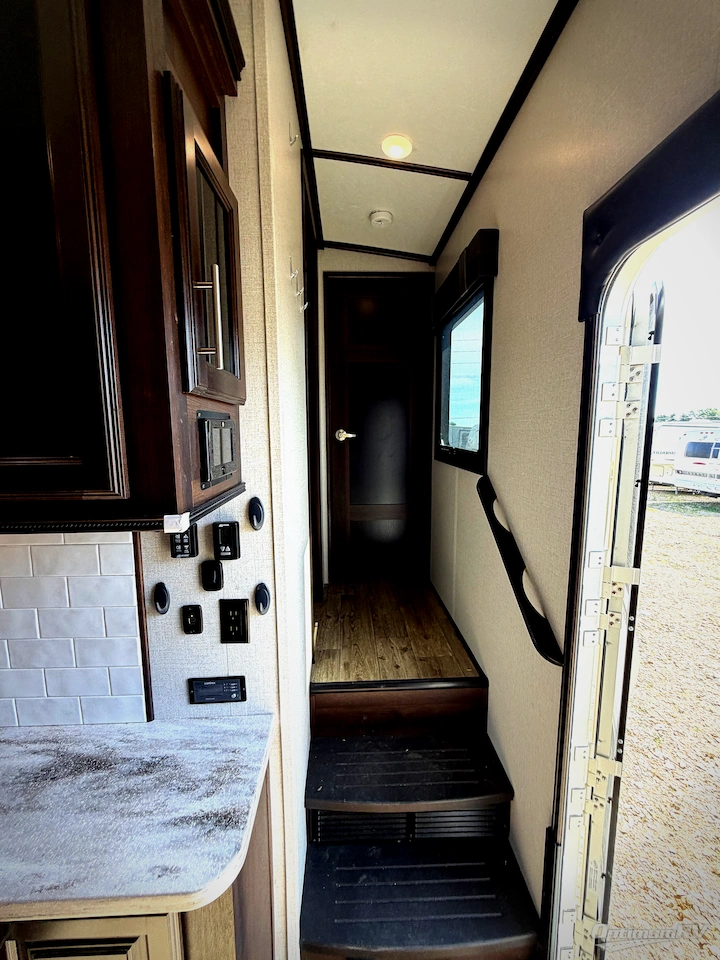 2019 Jayco North Point 387RDFS Photo 16