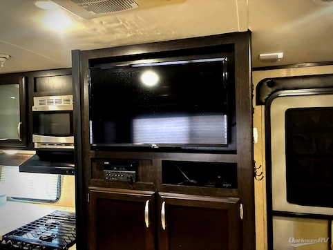 2016 Grand Design Imagine 2150RB RV Photo 4