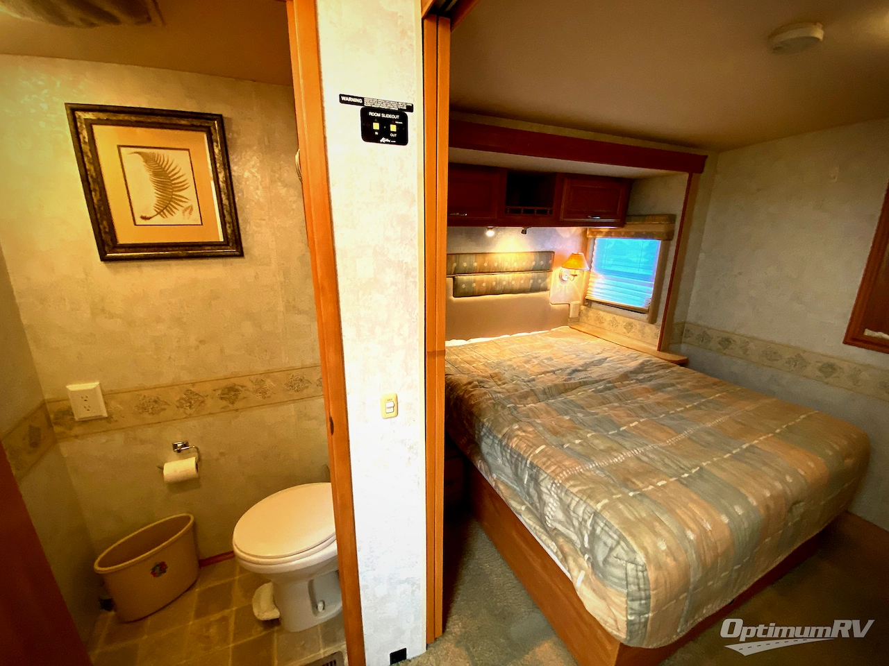 2006 Winnebago Voyage 31W Photo 26