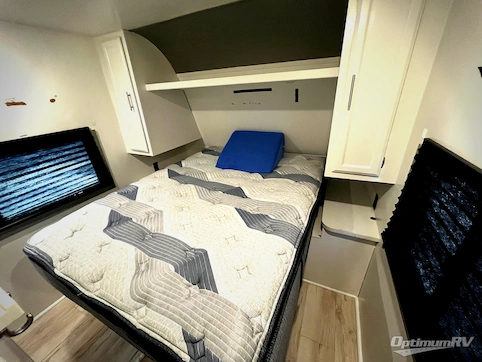 2019 Jayco Jay Flight SLX 8 324BDS RV Photo 3