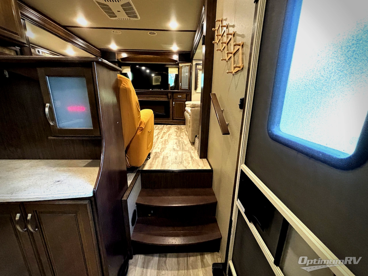 2019 Grand Design Solitude 380FL Photo 7