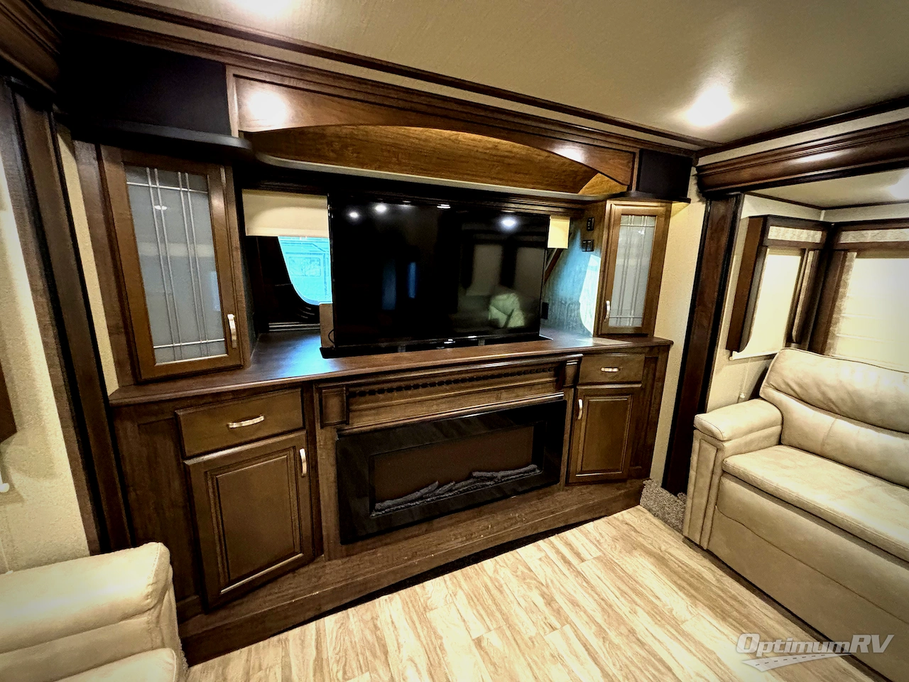 2019 Grand Design Solitude 380FL Photo 10