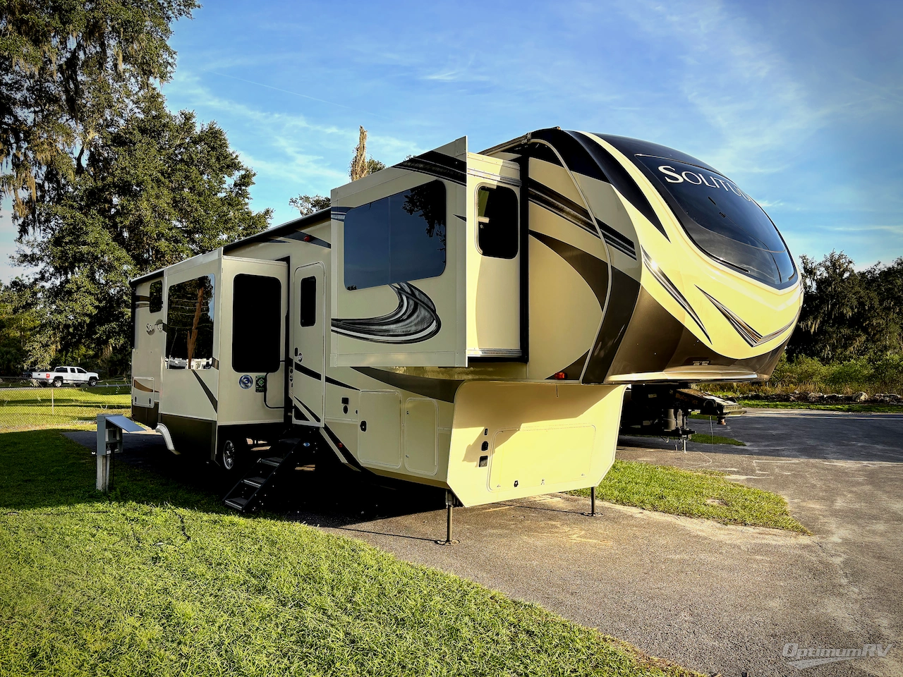 2019 Grand Design Solitude 380FL Photo 1