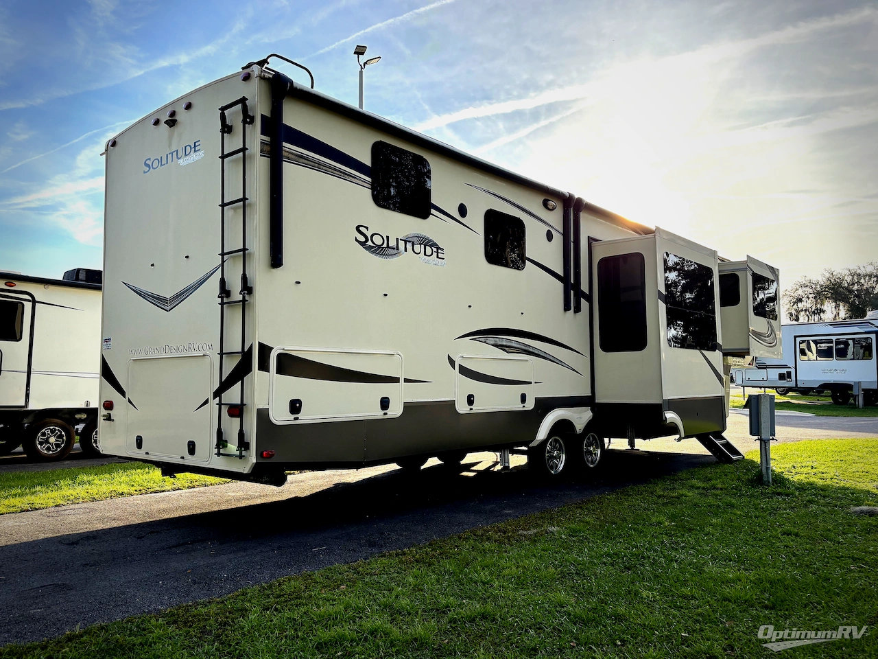 2019 Grand Design Solitude 380FL Photo 2
