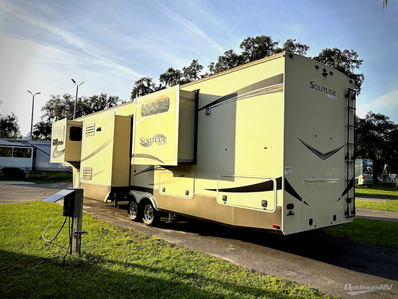 2019 Grand Design Solitude 380FL Photo 3