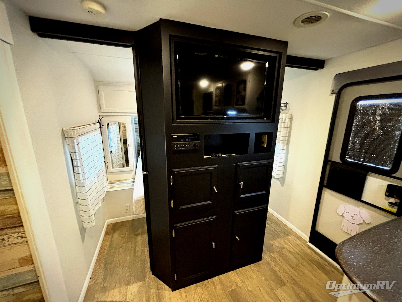 2017 Coachmen Freedom Express 231RBDS Photo 8