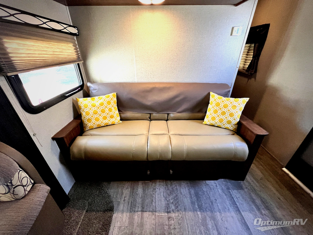 2017 Coachmen Freedom Express 248RBS Photo 8