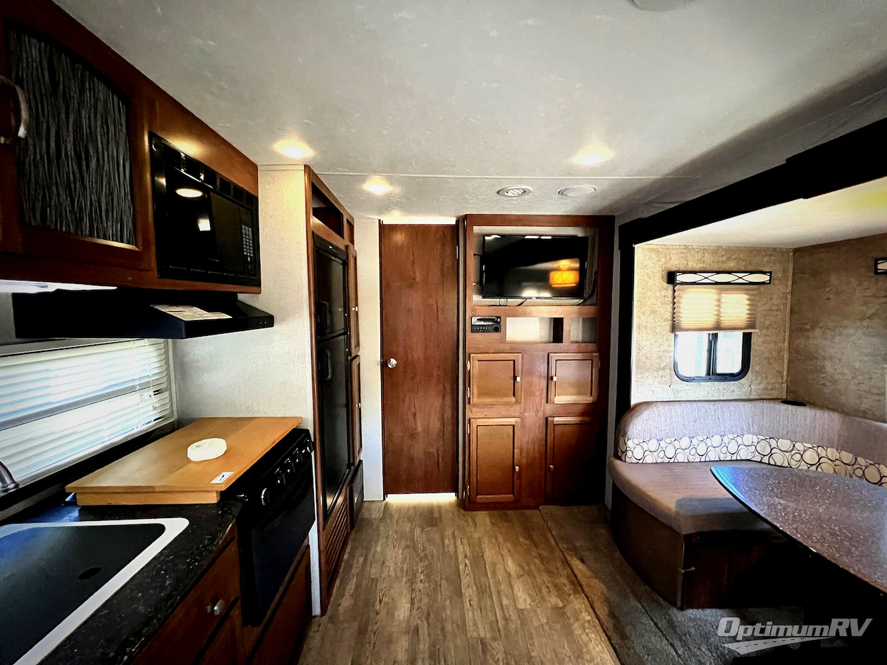 2017 Coachmen Freedom Express 248RBS Photo 4