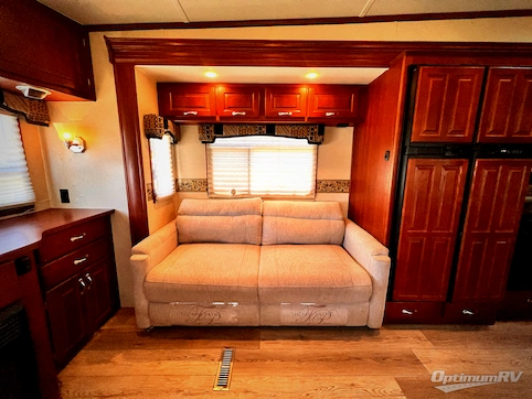 2009 Carriage Cameo F37RE3 RV Photo 2