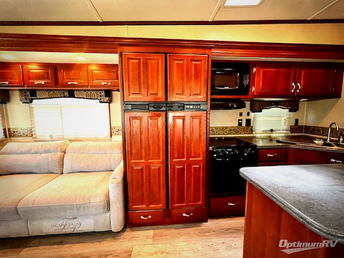 2009 Carriage Cameo F37RE3 RV Photo 3