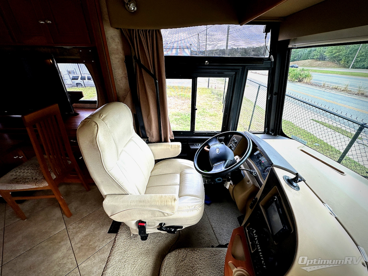 2012 Winnebago Adventurer 37F Photo 4