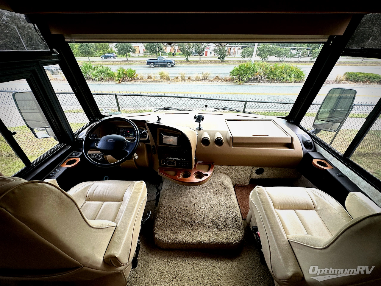 2012 Winnebago Adventurer 37F Photo 6