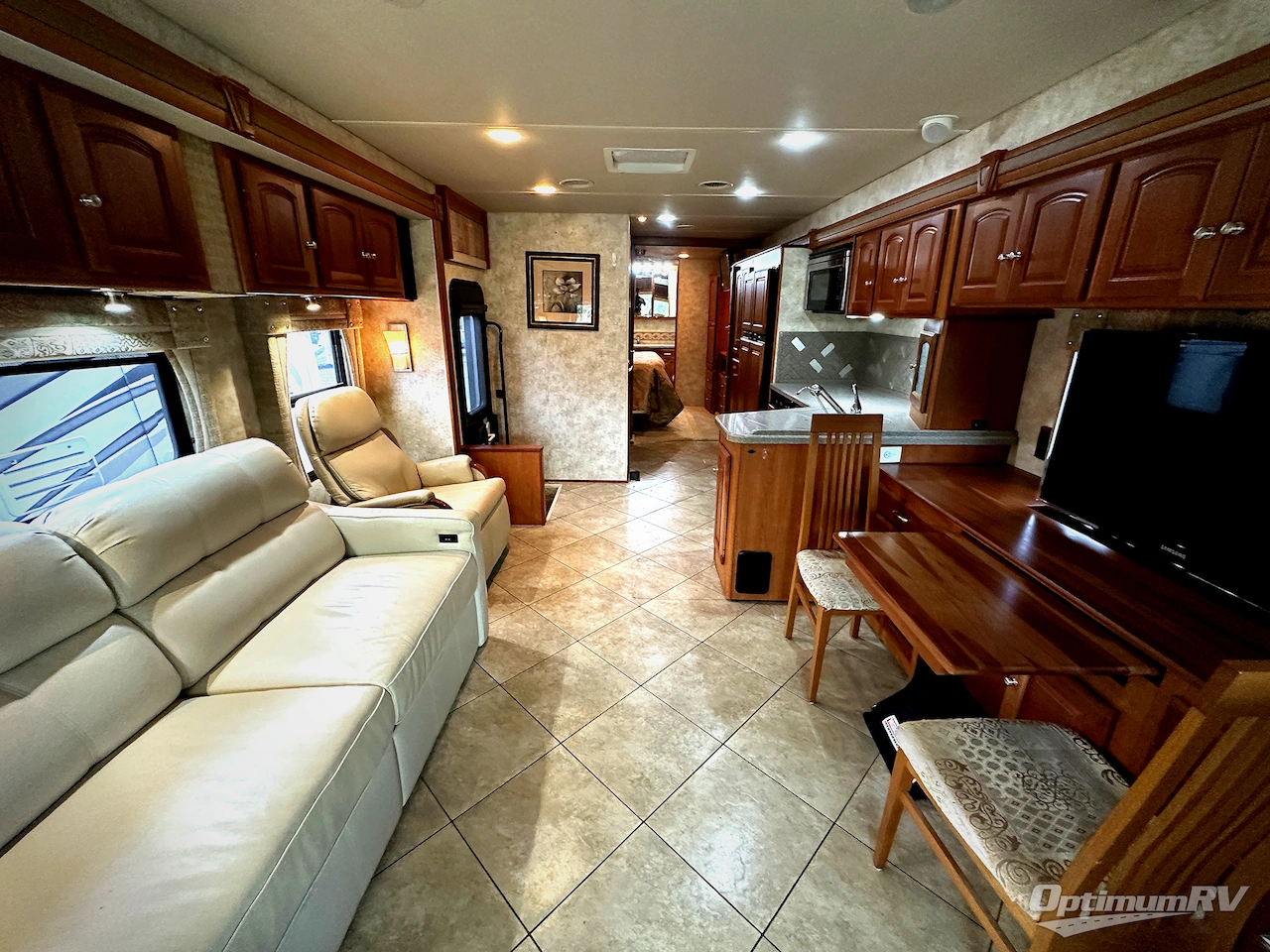 2012 Winnebago Adventurer 37F Photo 7