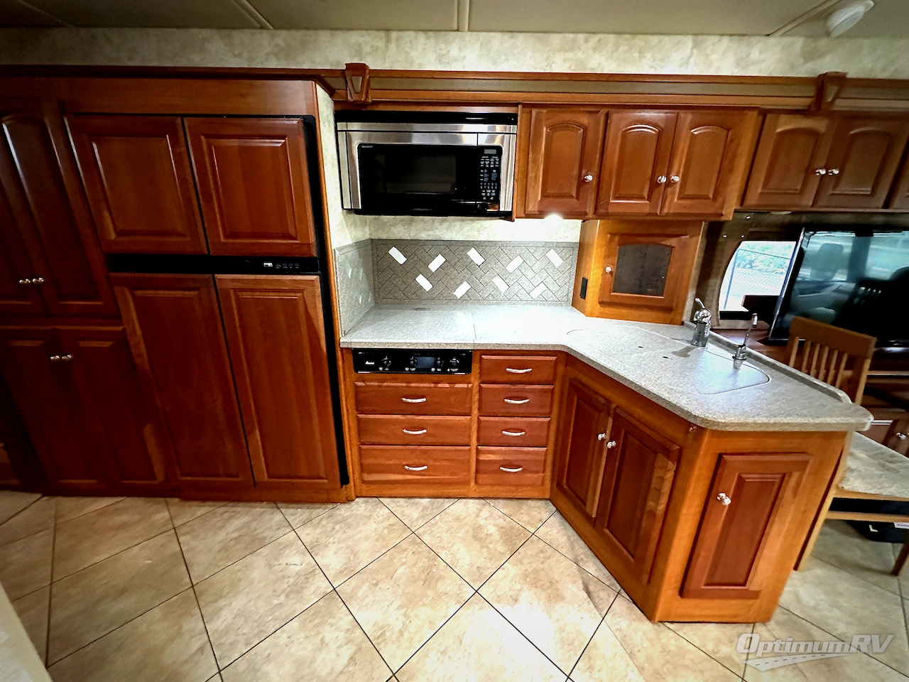 2012 Winnebago Adventurer 37F Photo 12