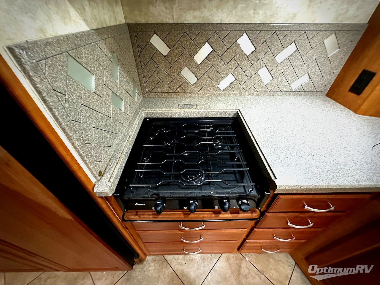 2012 Winnebago Adventurer 37F Photo 14