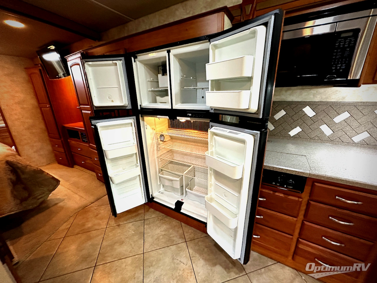 2012 Winnebago Adventurer 37F Photo 15