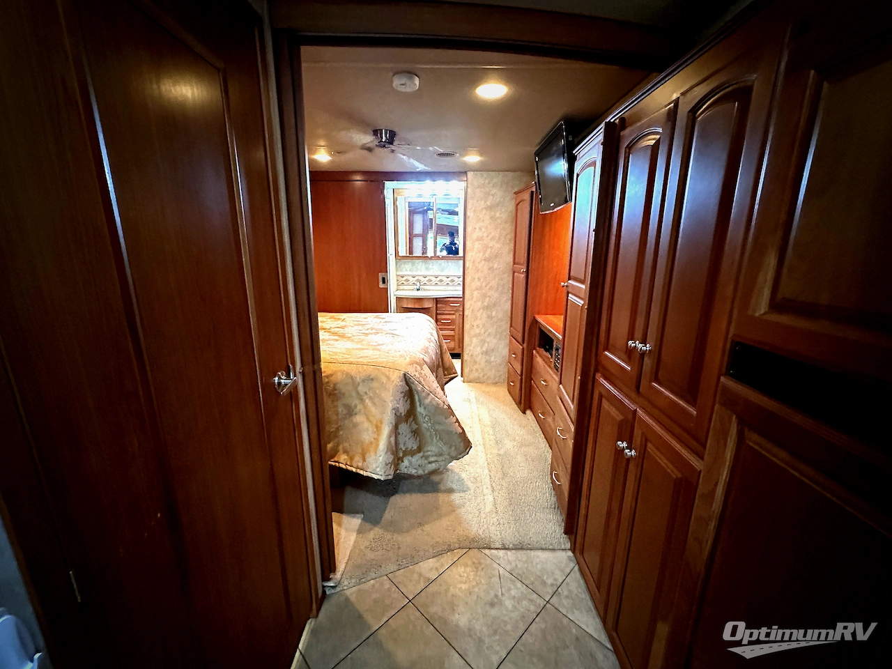 2012 Winnebago Adventurer 37F Photo 16