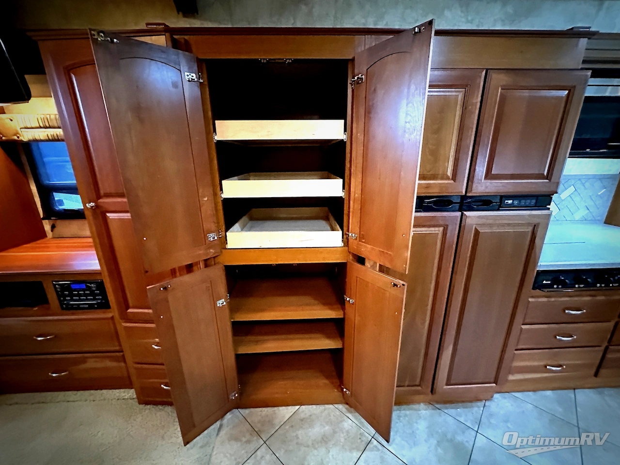 2012 Winnebago Adventurer 37F Photo 17