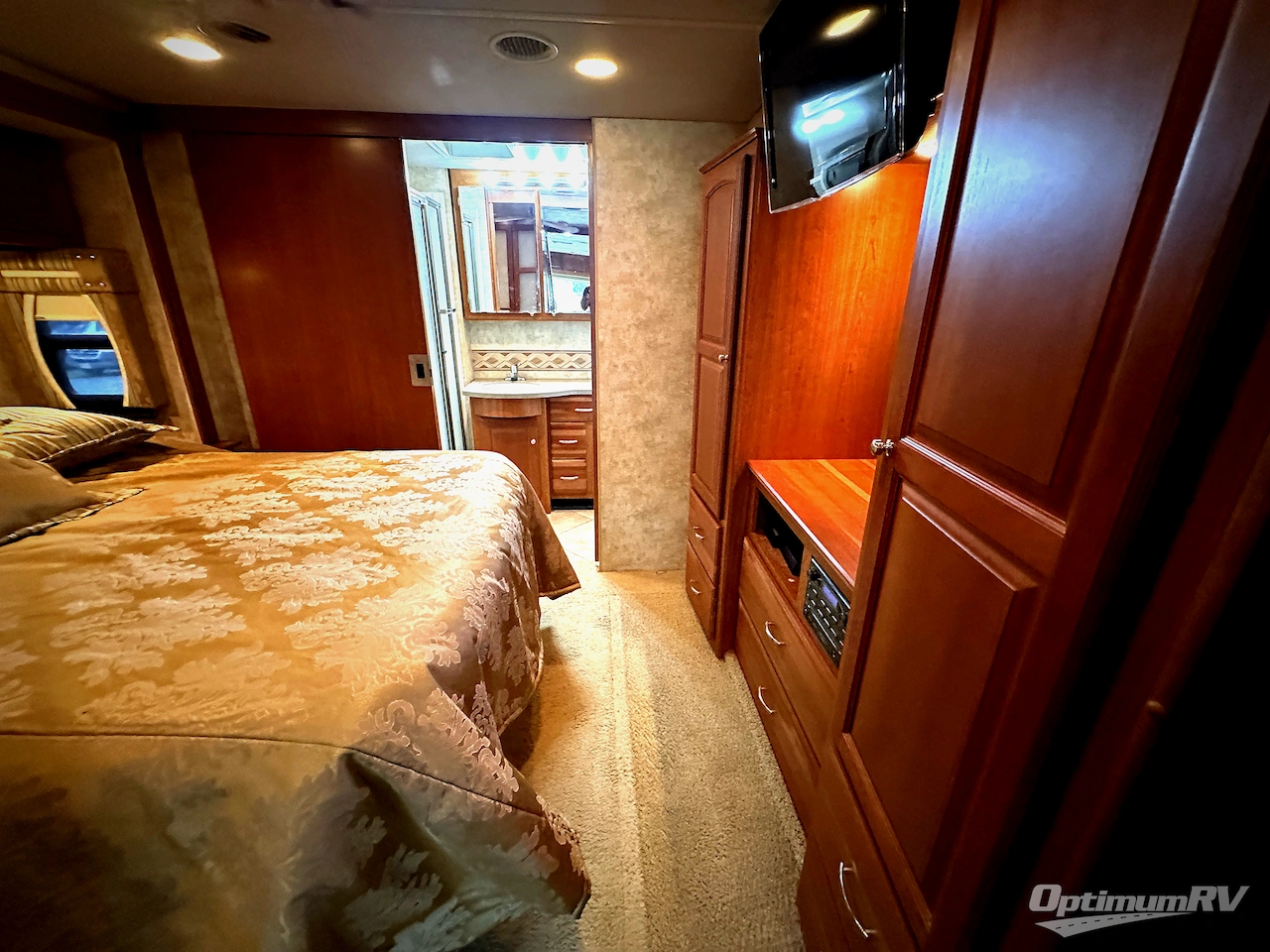 2012 Winnebago Adventurer 37F Photo 19