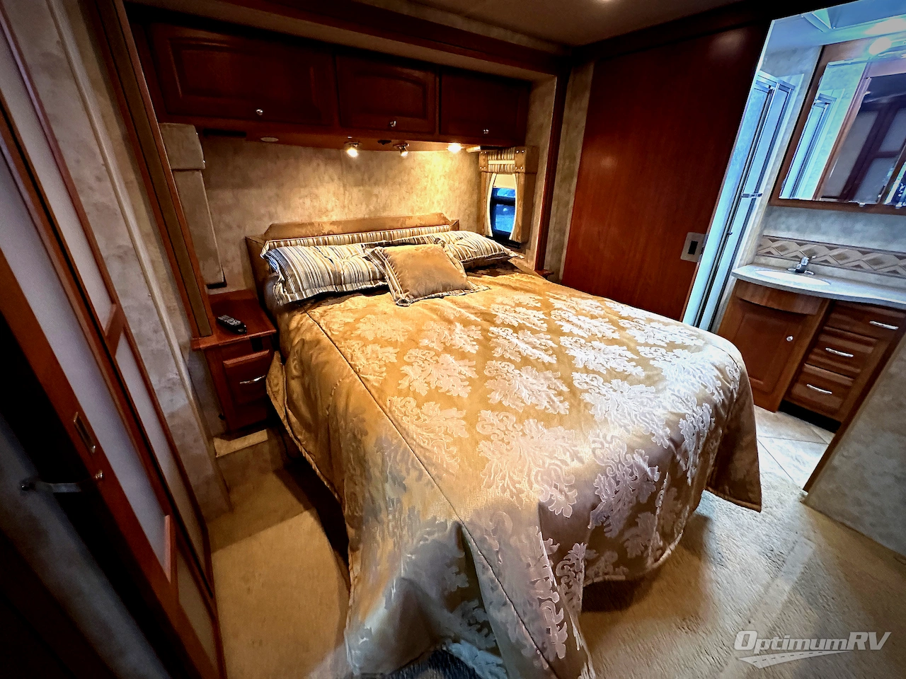 2012 Winnebago Adventurer 37F Photo 20