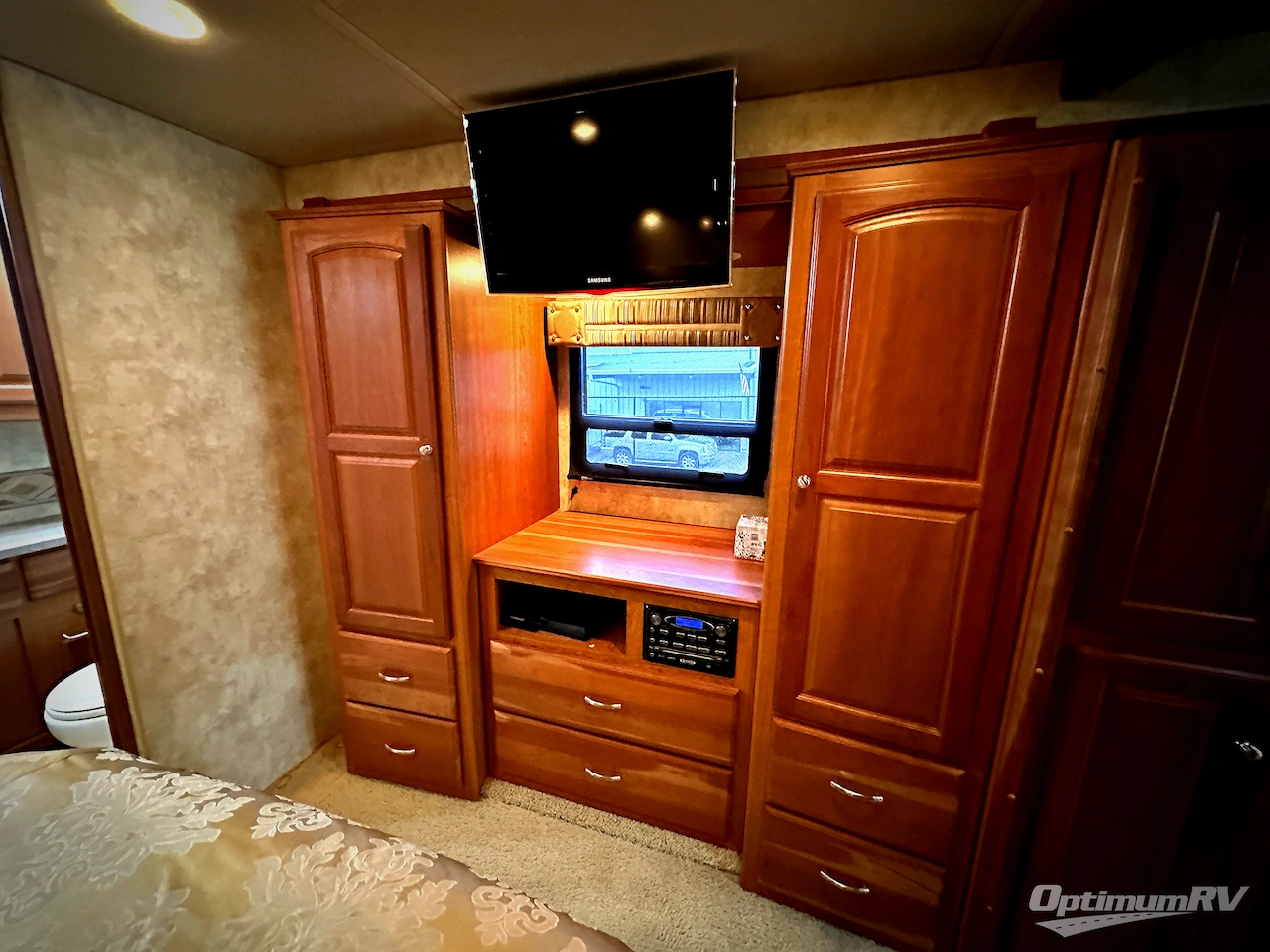2012 Winnebago Adventurer 37F Photo 21