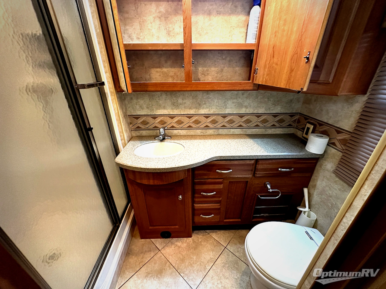 2012 Winnebago Adventurer 37F Photo 22