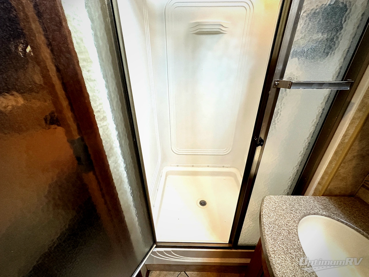 2012 Winnebago Adventurer 37F Photo 24